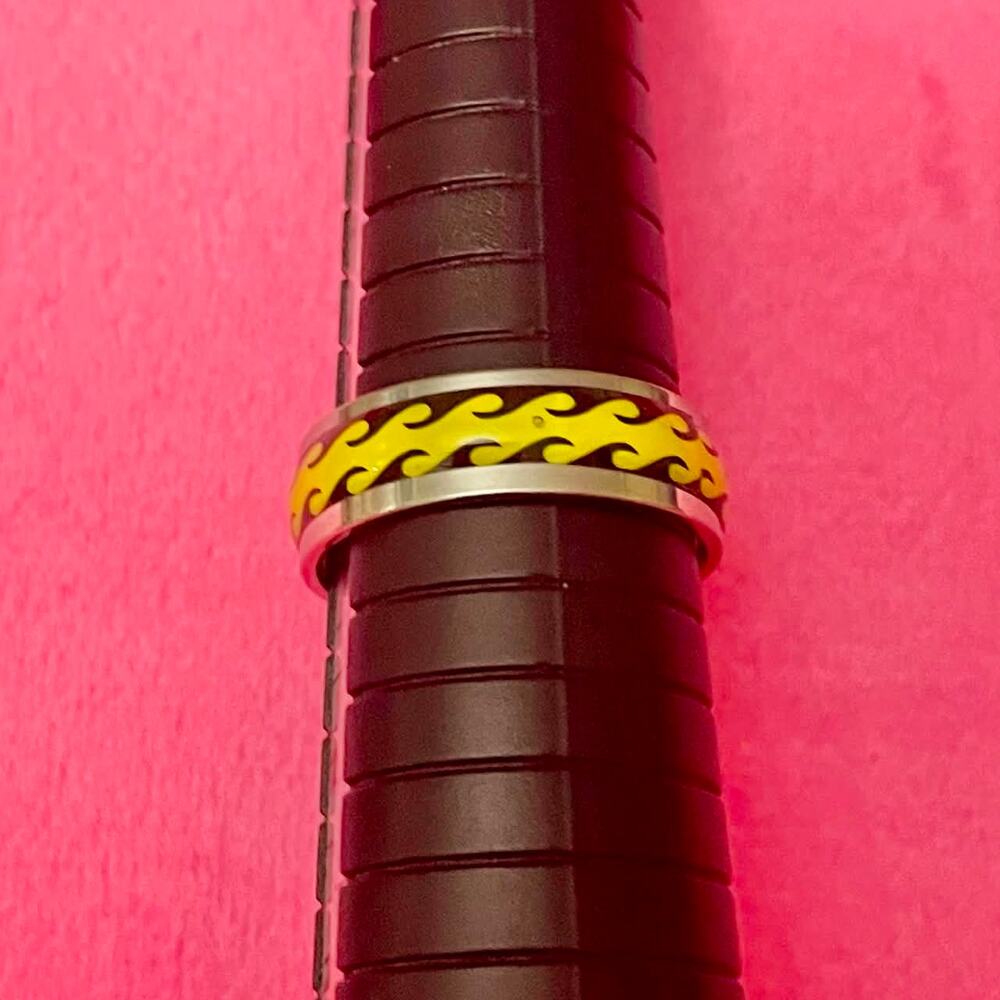 NEW Men's Silver Ring with Black and Yellow Wave Pattern Size 11.25